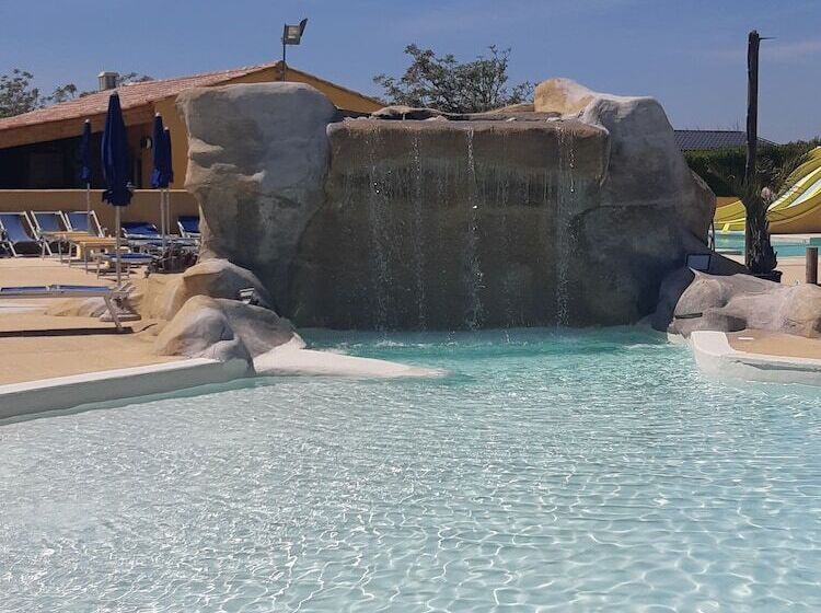 בית מלון כפרי Camping Les Sources