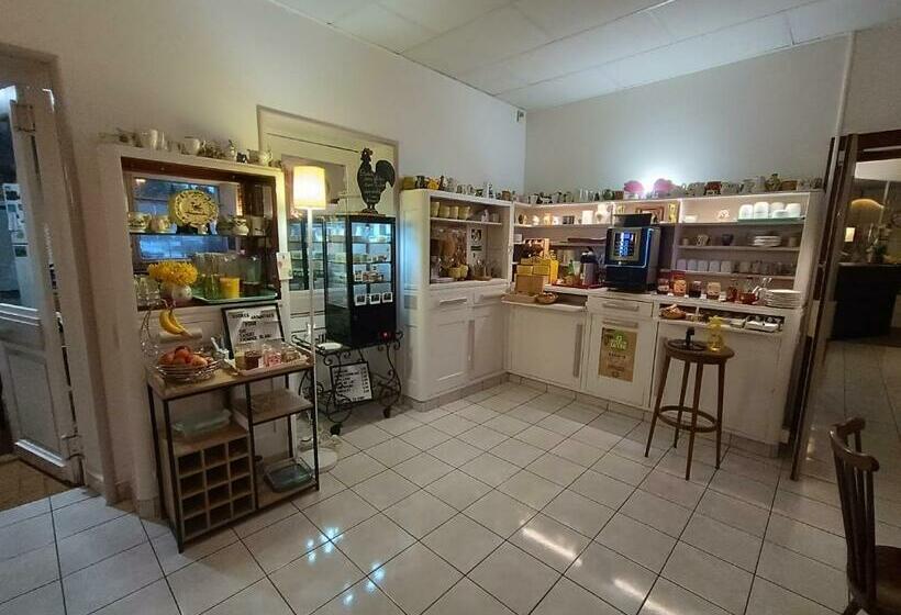 Отель De France