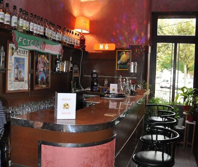 Отель De France