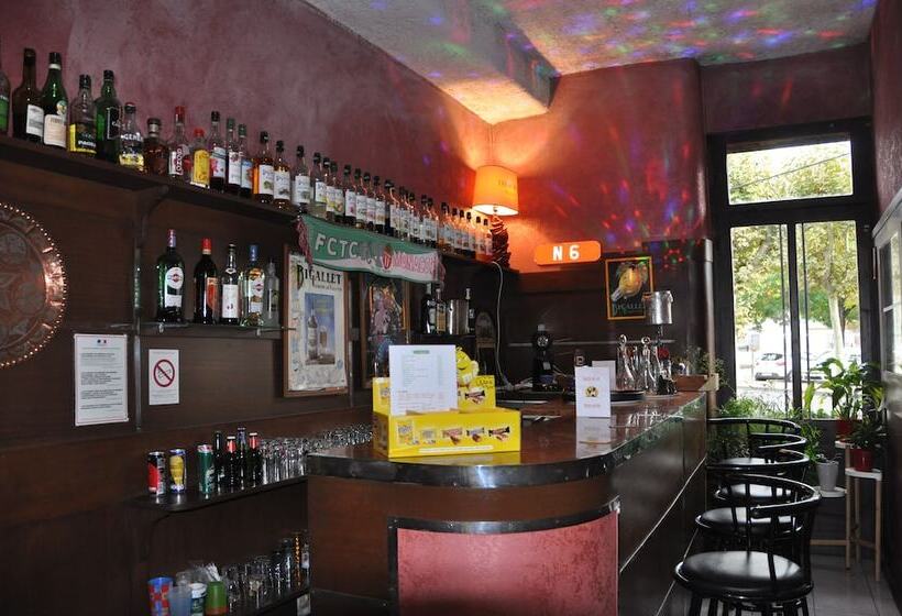 Отель De France