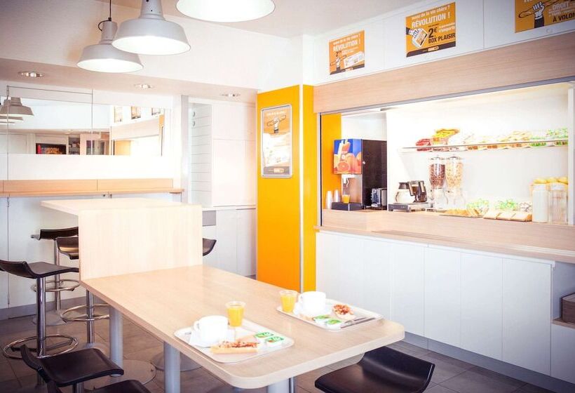 Отель F1 Louviers