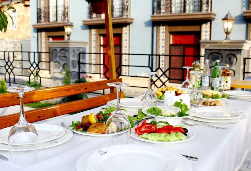 هتل Macara Sheki City