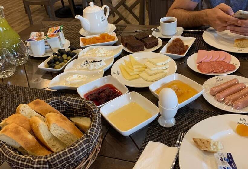 هتل Macara Sheki City