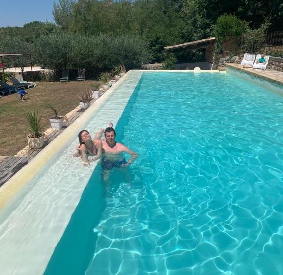 Le Mas Des Oules