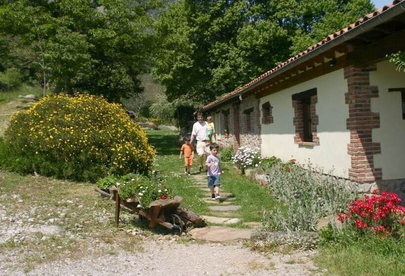 Los Acebos De Peña Cabarga