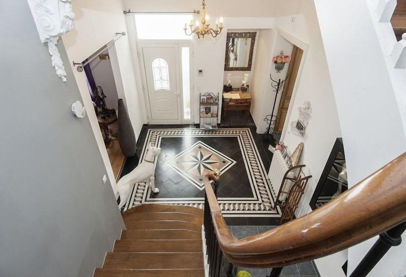 Пансион Le Carré Des Arts