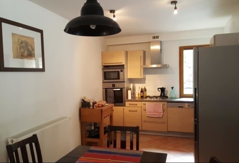 住所  La Farga De Dalt