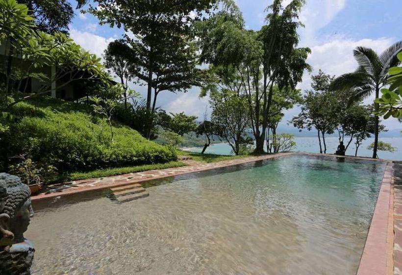 Gamrang Beach Villa With 4 Bedrooms