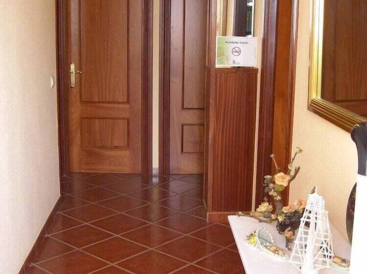 Albergue Agustina   Hostel