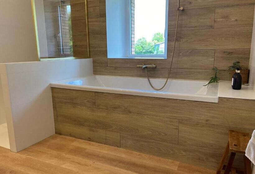 ベッドアンドブレックファースト La Millière   Chambres D Hôtes   Piscine & Campagne   Marie Anne & Marie Adélaïde