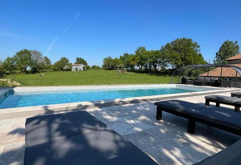 ベッドアンドブレックファースト La Millière   Chambres D Hôtes   Piscine & Campagne   Marie Anne & Marie Adélaïde