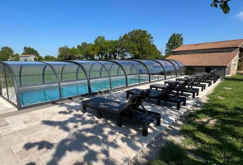 ベッドアンドブレックファースト La Millière   Chambres D Hôtes   Piscine & Campagne   Marie Anne & Marie Adélaïde