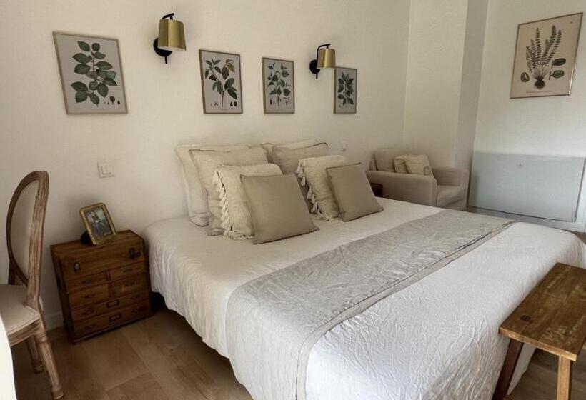 ベッドアンドブレックファースト La Millière Chambres D Hôtes Piscine & Campagne Marie Anne & Marie Adélaïde