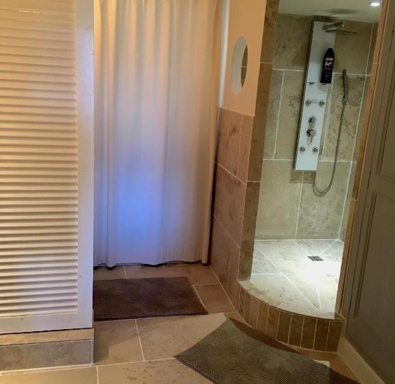 ベッドアンドブレックファースト Les Chapeliers