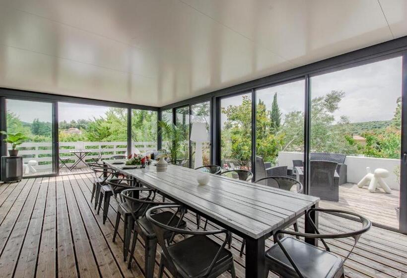 مبيت وإفطار Mise En Scène