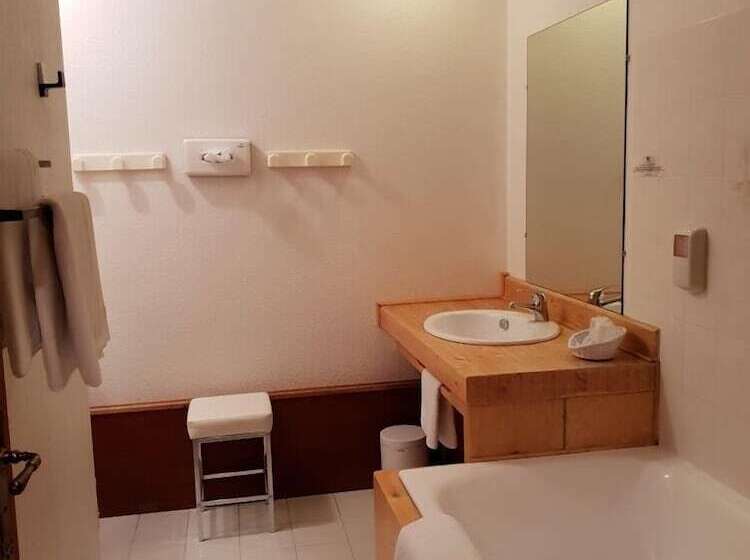 Отель Château D'herbelon