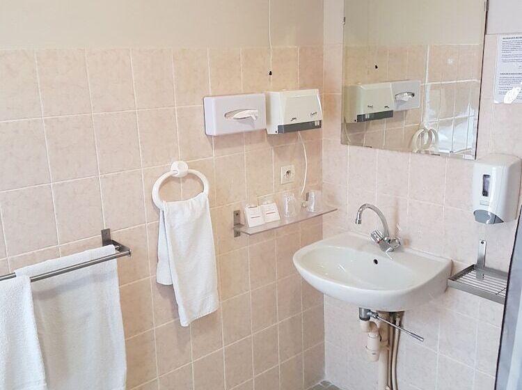 فندق Hôtel Les Gabarres