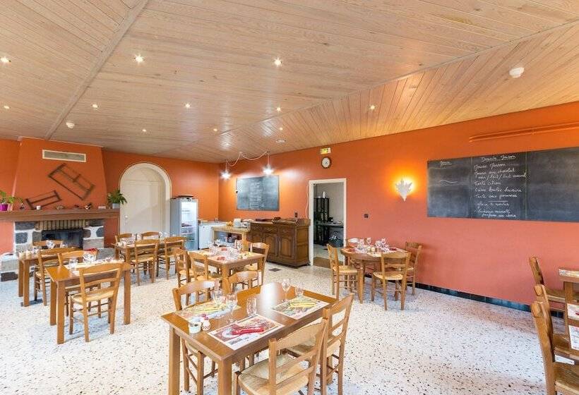 Отель Hôtel Restaurant Le Foirail