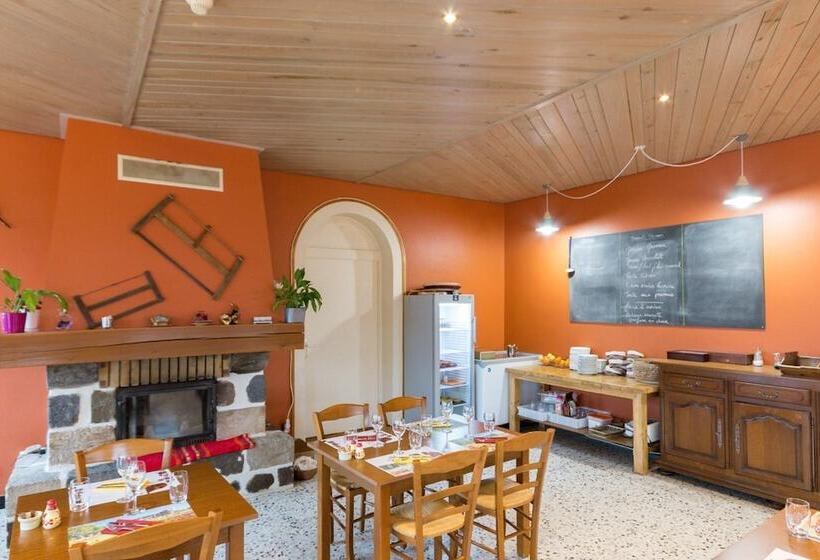 Отель Hôtel Restaurant Le Foirail