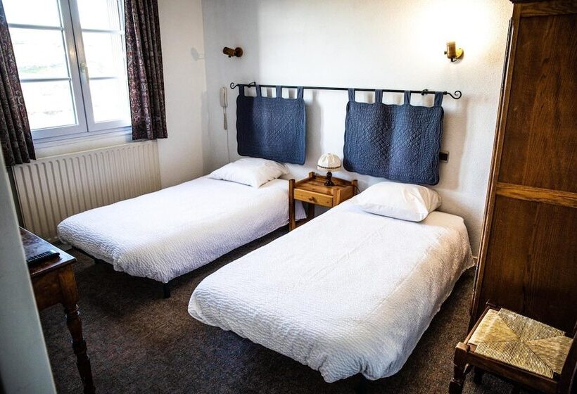 Отель Hôtel Restaurant Le Foirail