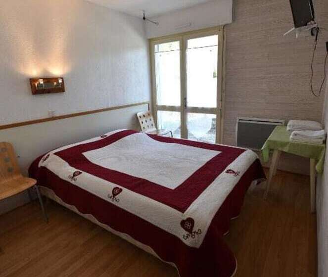 فندق Logis Hôtel Les Lodges Du Lac