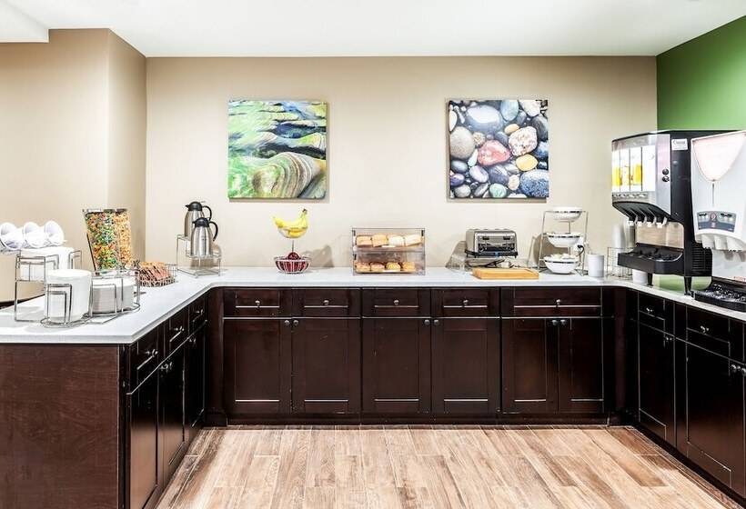 Van Wyck Hotel & Suites Near Jfk Airport