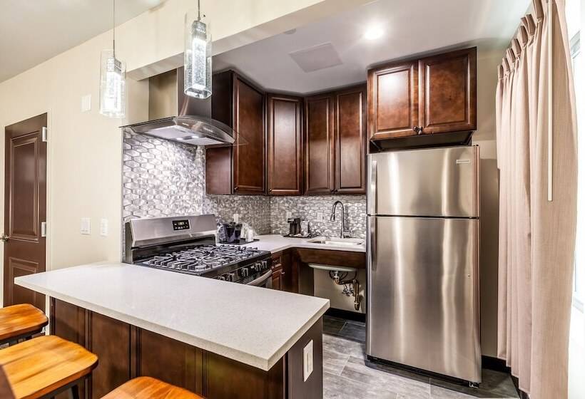 Van Wyck Hotel & Suites Near Jfk Airport