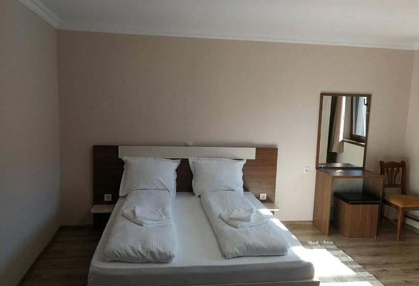 ペンション слънчевата къща