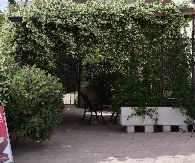 膳宿费 Galotel Agnoudas Near The Airport