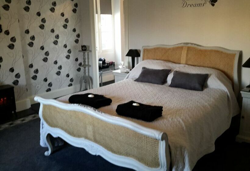 بنسيون La Grande Maison Allemans