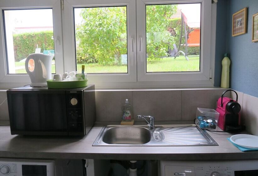 Пансион Les Collinades De Chalons