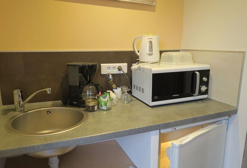 Пансион Les Collinades De Chalons