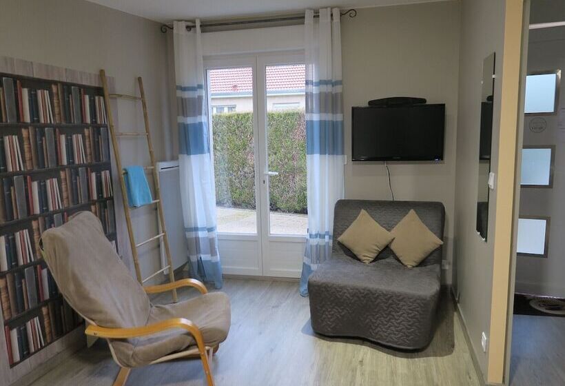 Пансион Les Collinades De Chalons