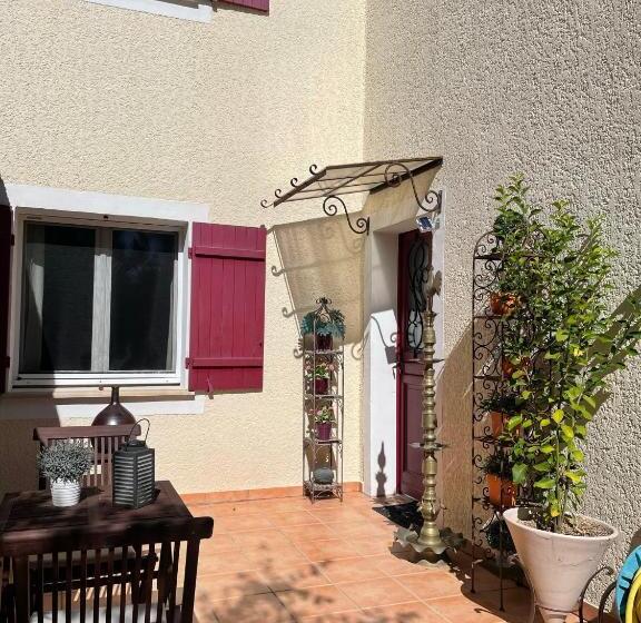 بنسيون Les Jardins D Holi   Chambres D Hôtes