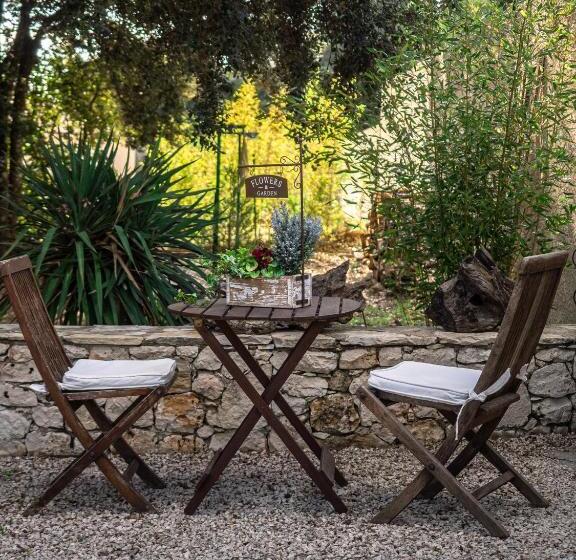 بنسيون Les Jardins D Holi   Chambres D Hôtes