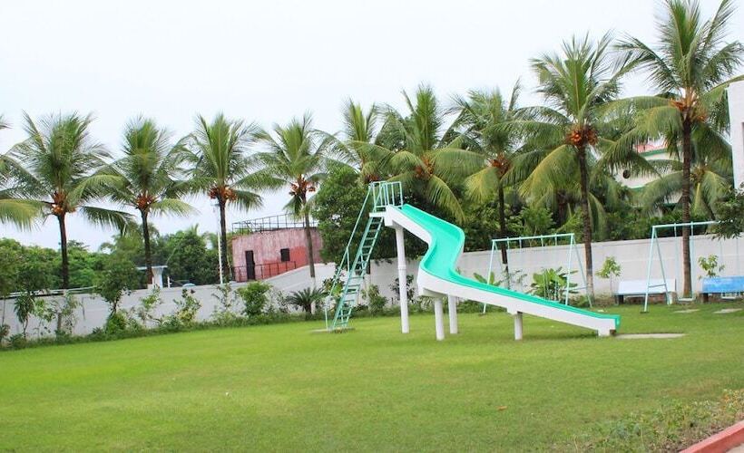 Rajhans Hotel And Resort