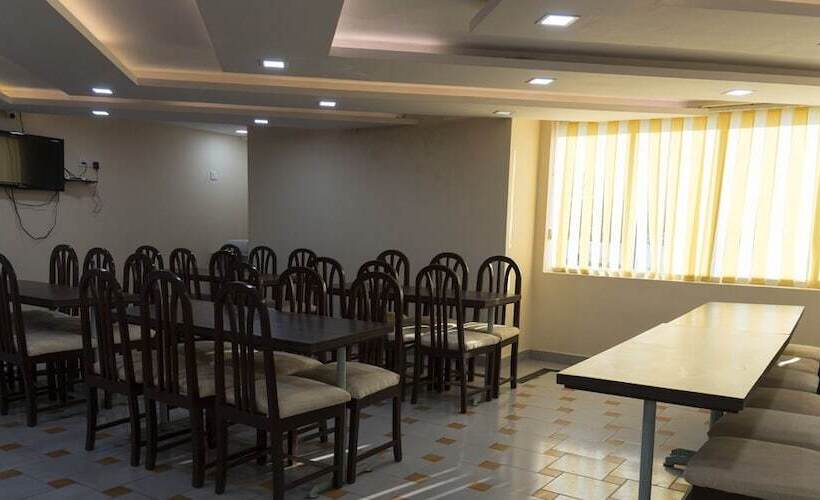 Rajhans Hotel And Resort