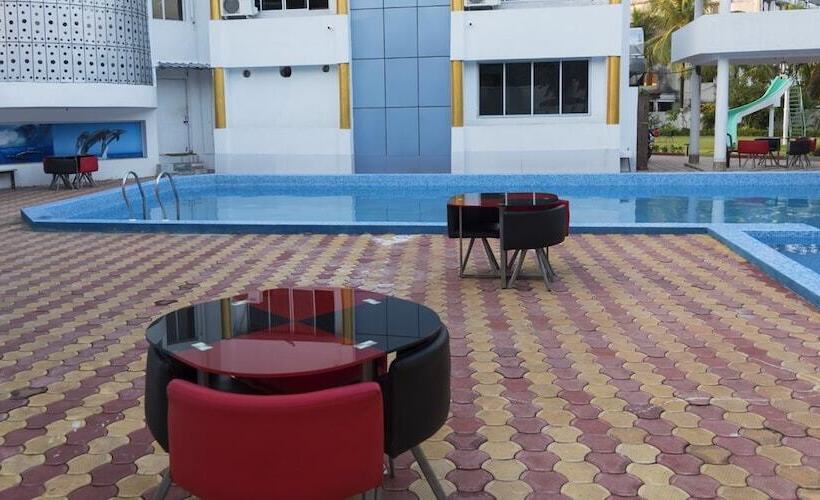 Rajhans Hotel And Resort