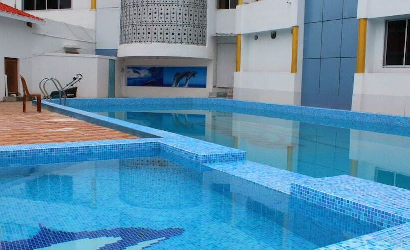 Rajhans Hotel And Resort