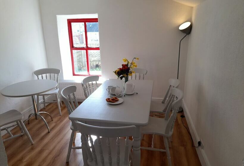 Teac Chondai Thatched Cottage