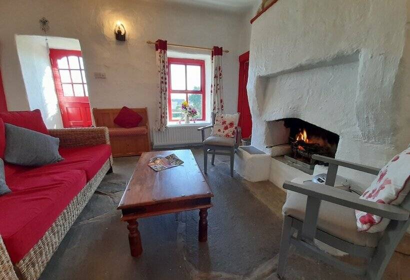 Teac Chondai Thatched Cottage