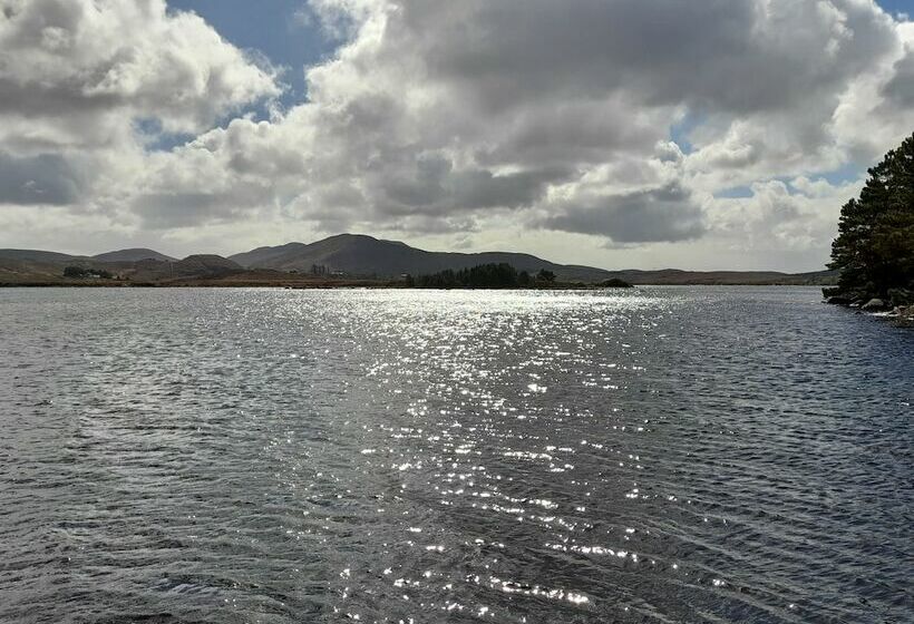 Teac Chondai Thatched Cottage