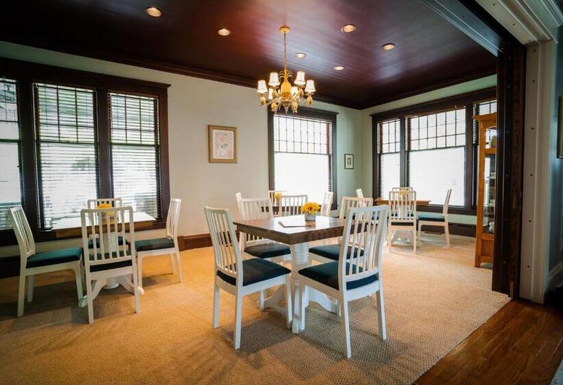 The Nordic Pineapple Bed And Breakfast