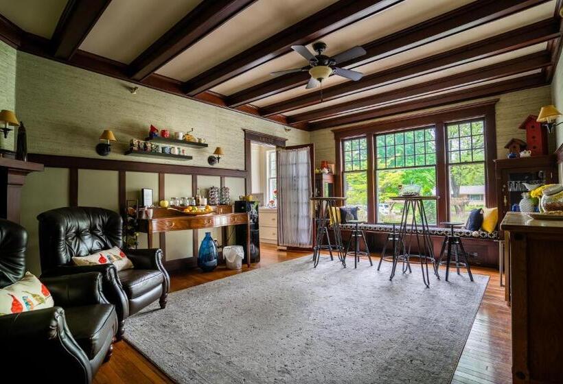 The Nordic Pineapple Bed And Breakfast