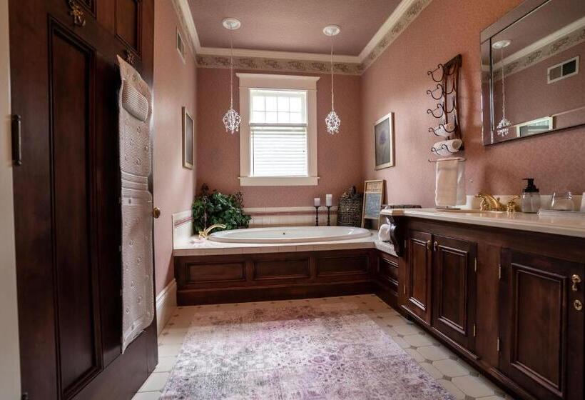 The Nordic Pineapple Bed And Breakfast