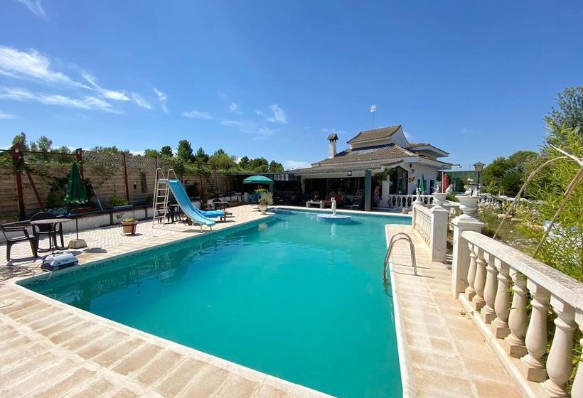 Charming Villa In Turis With Shared Pool And Garden
