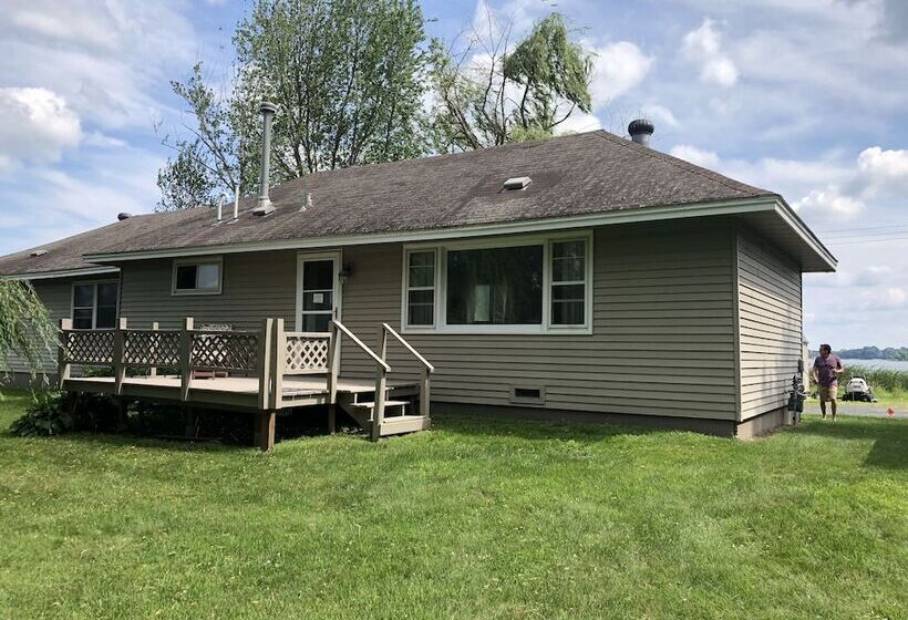 3 Bedroom Lakefront House