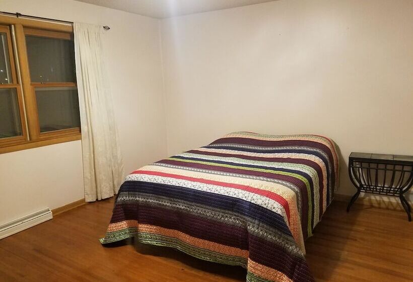 3 Bedroom Lakefront House