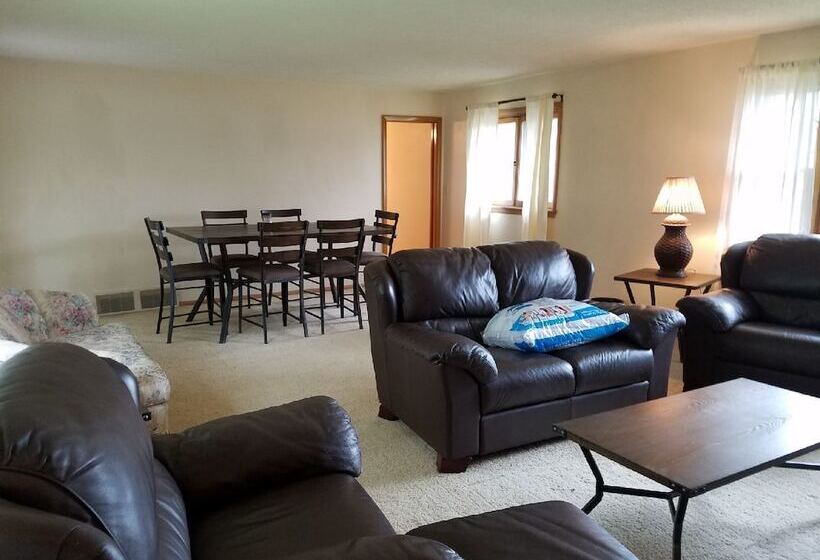 3 Bedroom Lakefront House