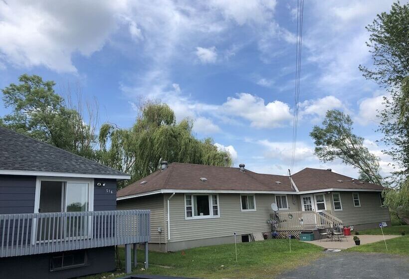 3 Bedroom Lakefront House